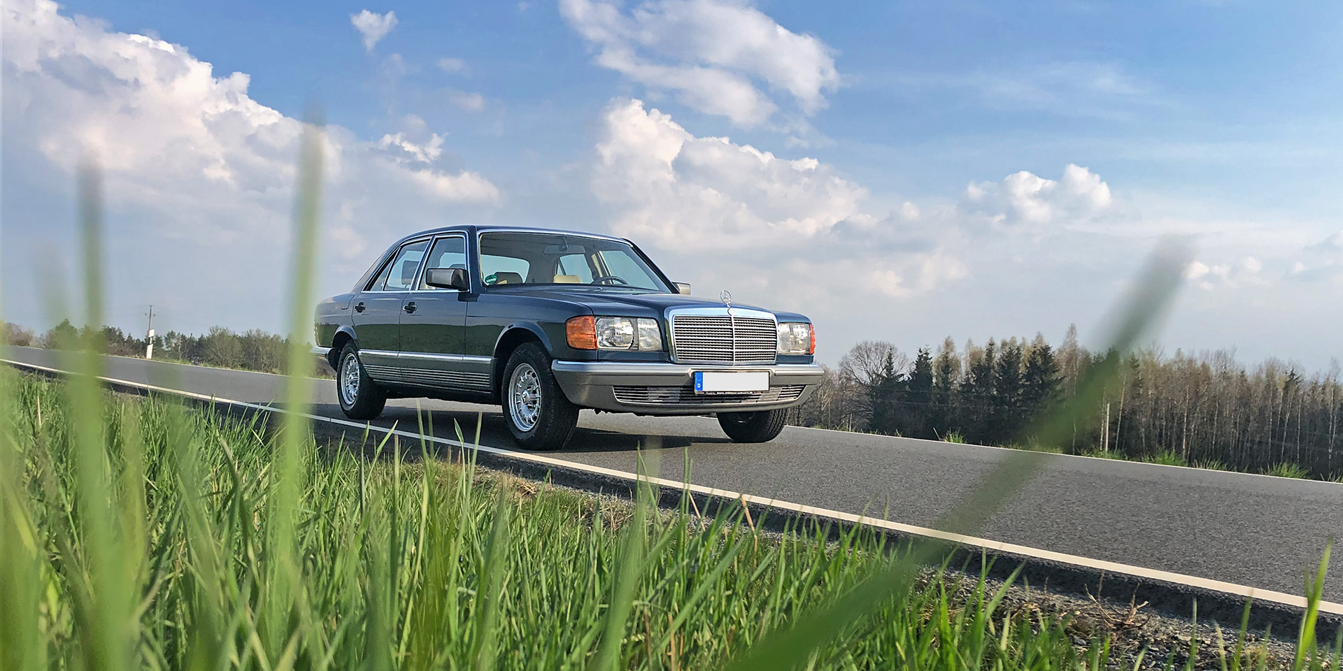 Mercedes Benz 500 SE von Klassische Automobile Schwarz